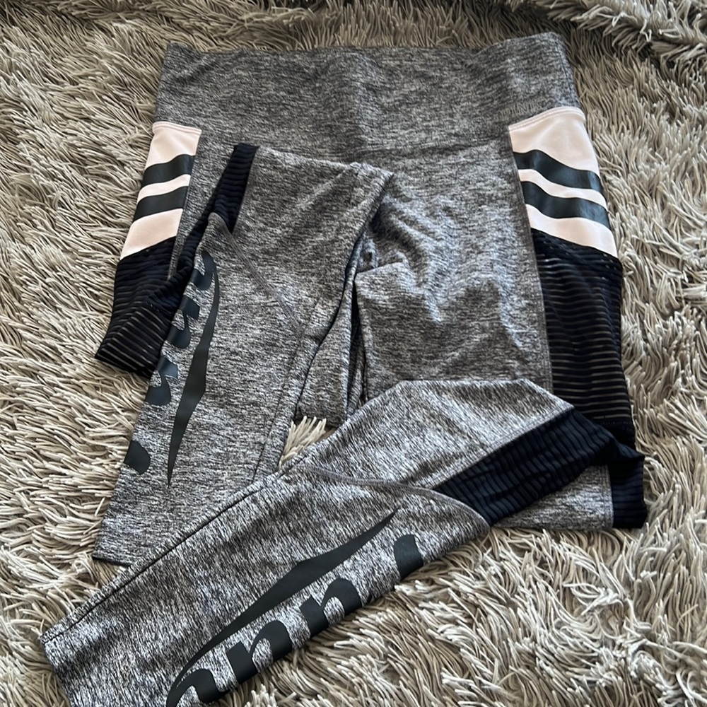 Grey yoga pants with pockets
